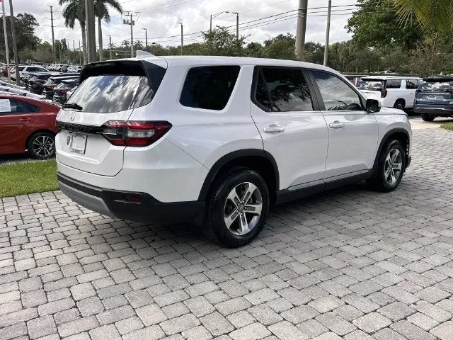 2024 Honda Pilot EX-L 7 Passenger photo 38