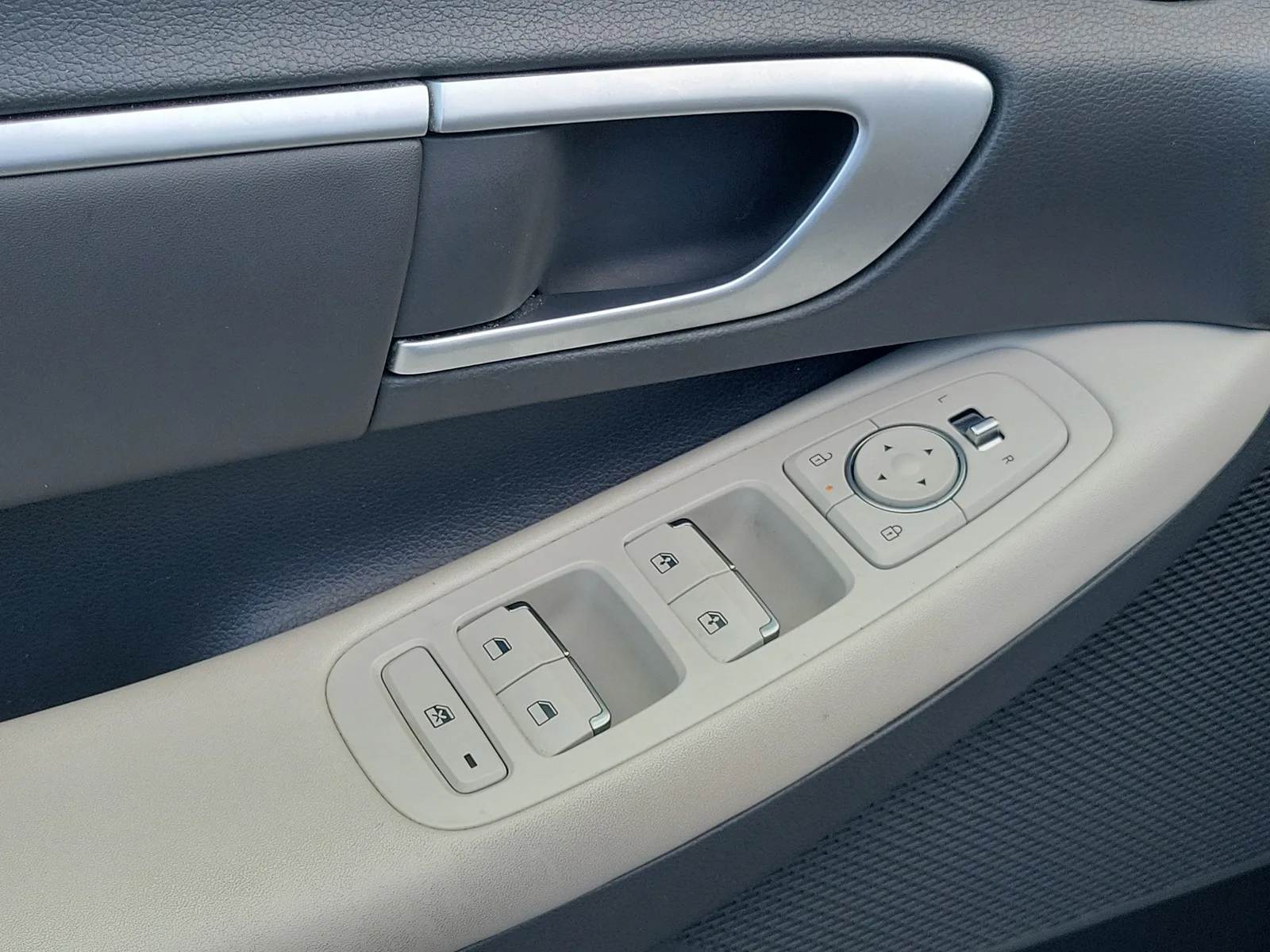2025 Hyundai Sonata SEL photo 16
