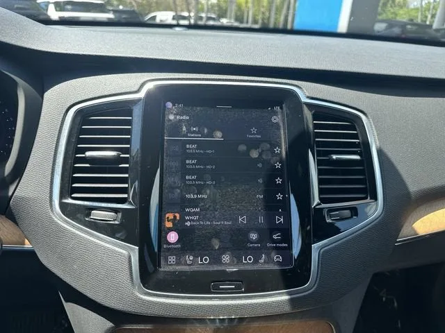 2023 Volvo XC90 Plus photo 25