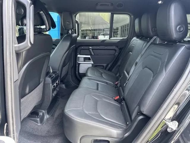 2023 Land Rover Defender SE photo 27