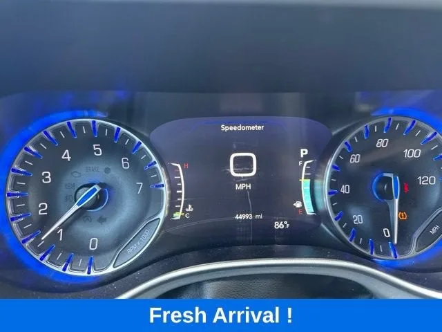 2024 Chrysler Pacifica Touring photo 6