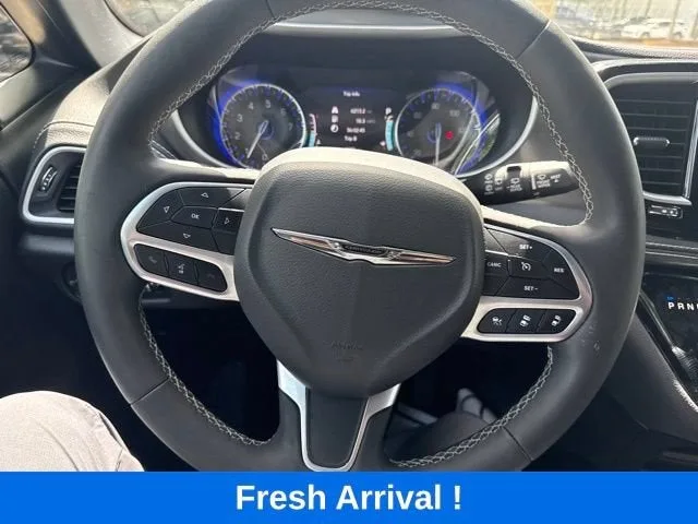 2025 Chrysler Pacifica Select photo 7