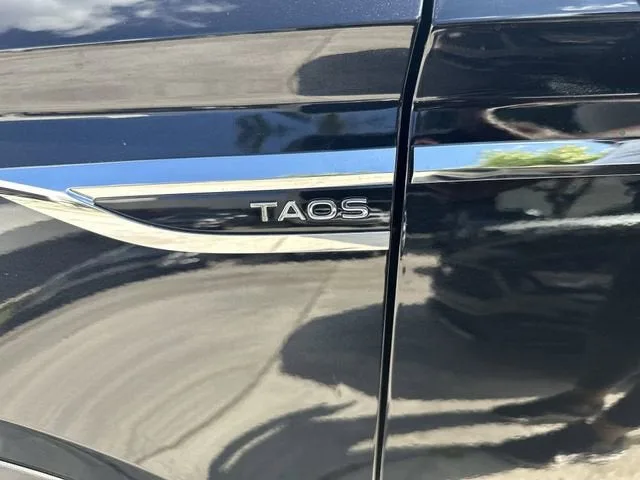 2024 Volkswagen Taos SE photo 4