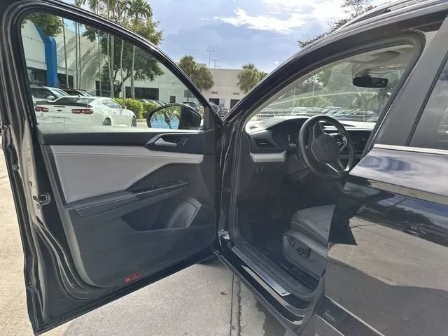 2024 Volkswagen Taos SE photo 21
