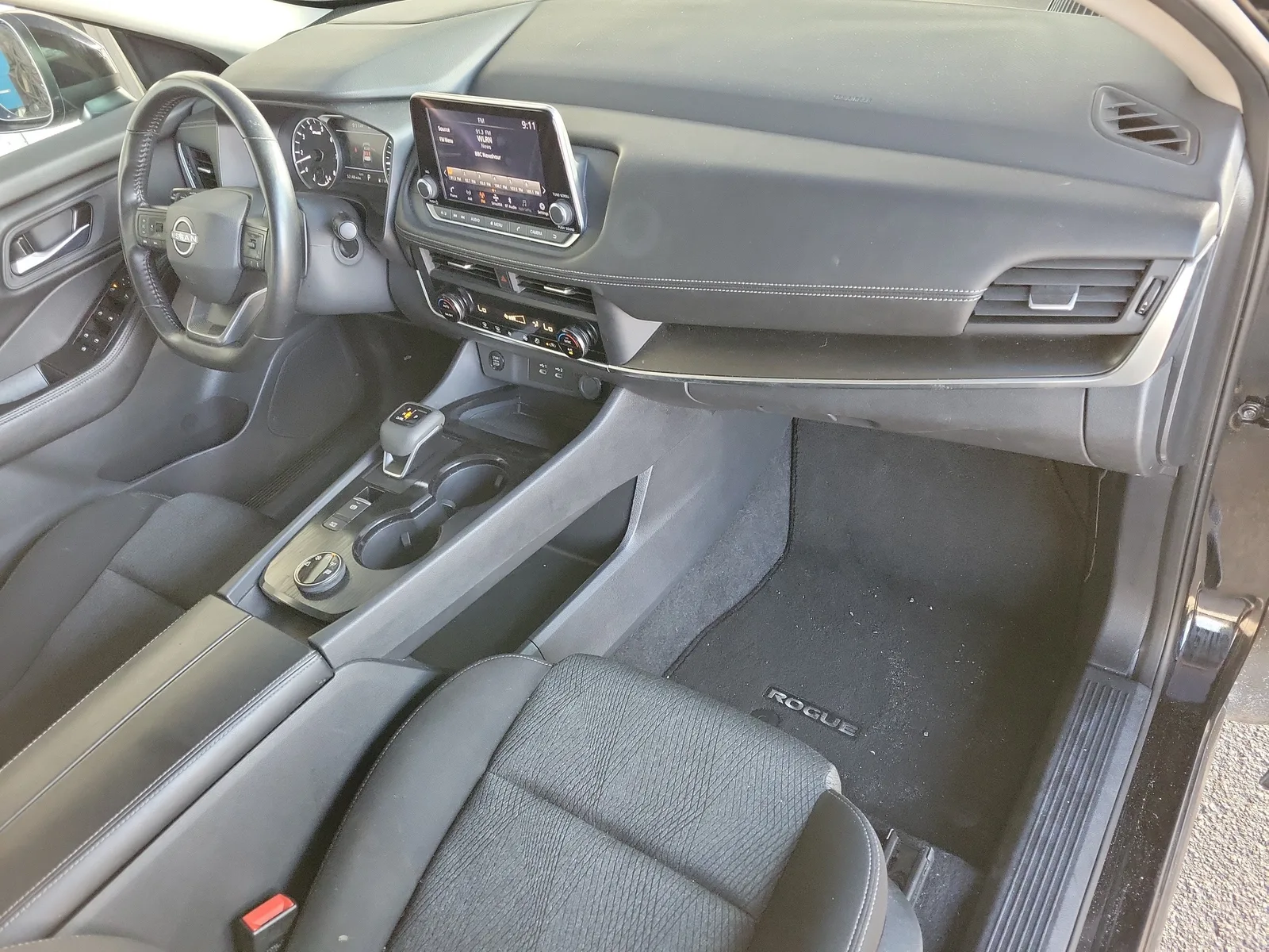 2025 Nissan Rogue SV photo 10
