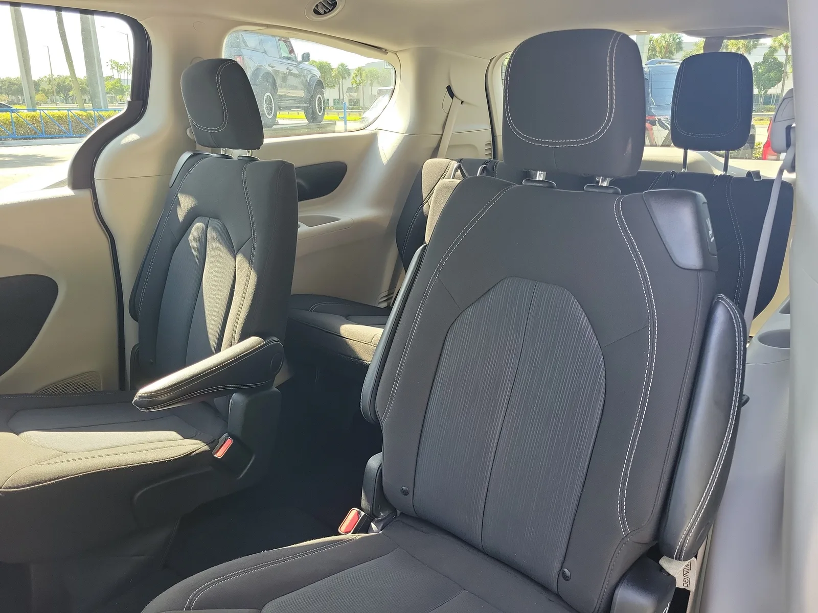 2023 Chrysler Voyager LX photo 13