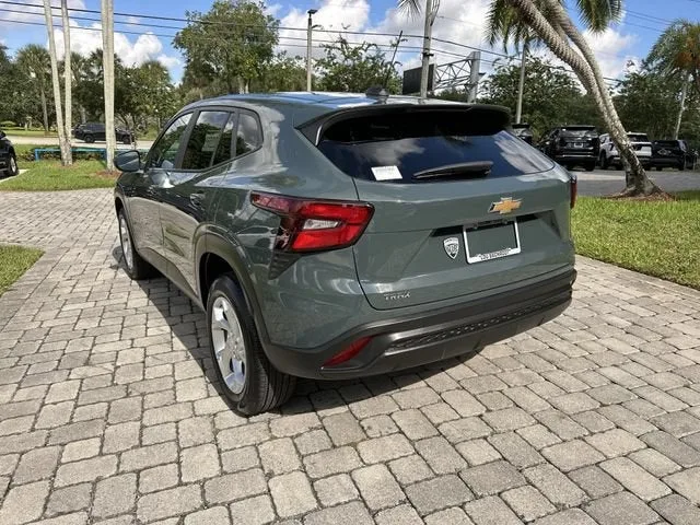 2025 Chevrolet Trax LS photo 35