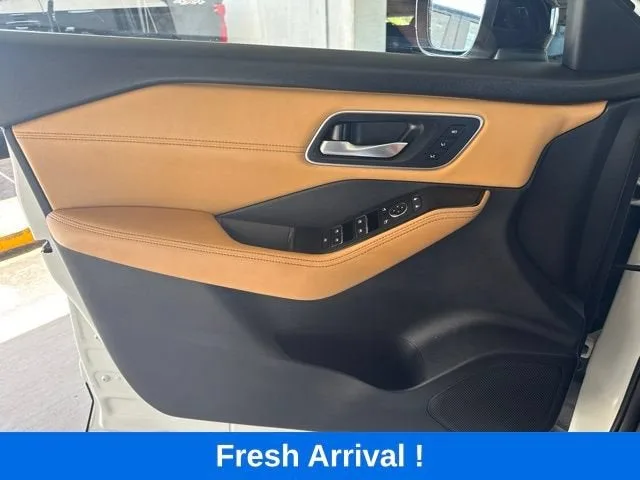 2021 Nissan Rogue Platinum photo 13