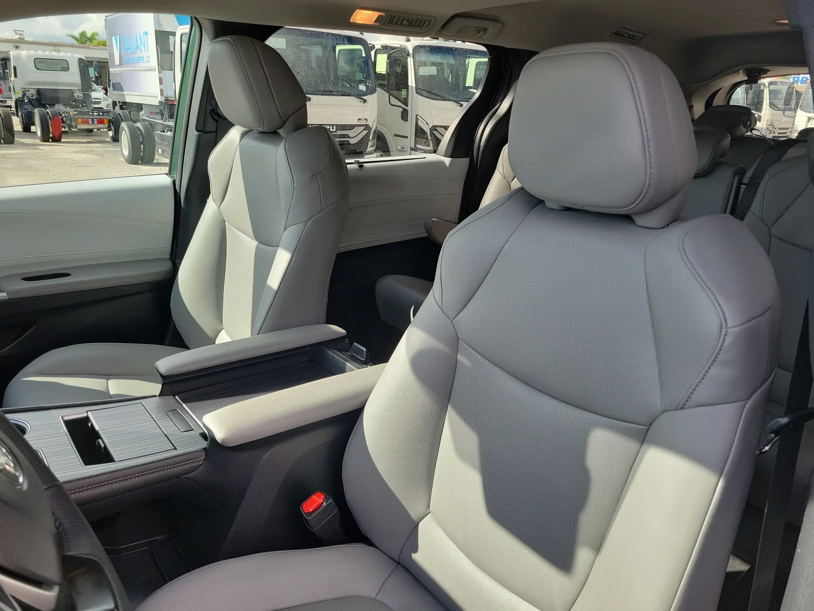 2026 Toyota Sienna XLE photo 21