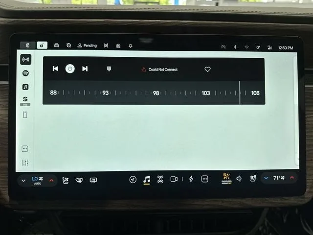2023 RIVIAN R1S Adventure photo 24