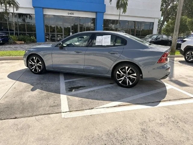 2024 Volvo S60 Plus Dark Theme photo 33
