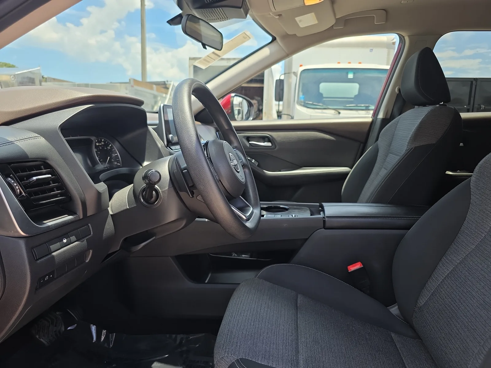 2023 Nissan Rogue SV photo 24