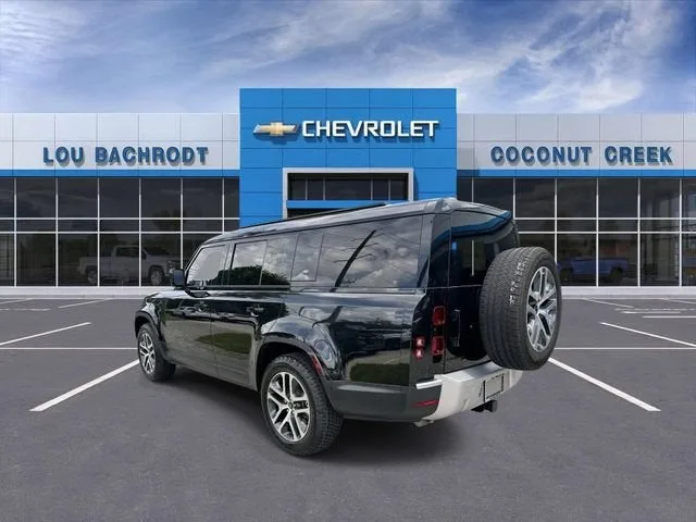 2023 Land Rover Defender SE photo 6