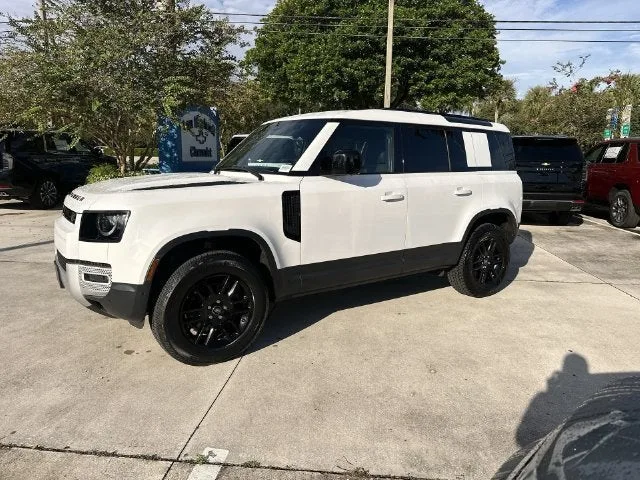 2025 Land Rover Defender S photo 31