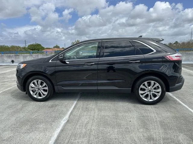 2024 Ford Edge Titanium photo 17