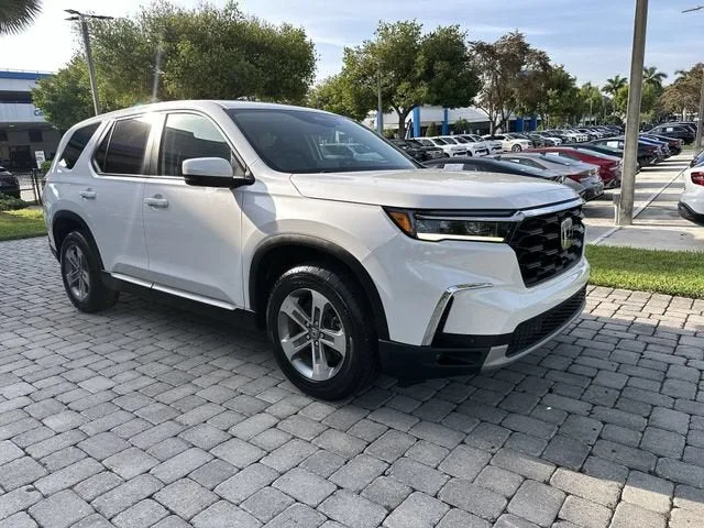 2023 Honda Pilot EX-L 7 Passenger photo 16