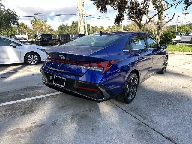 2025 Hyundai Elantra SEL Convenience photo 37