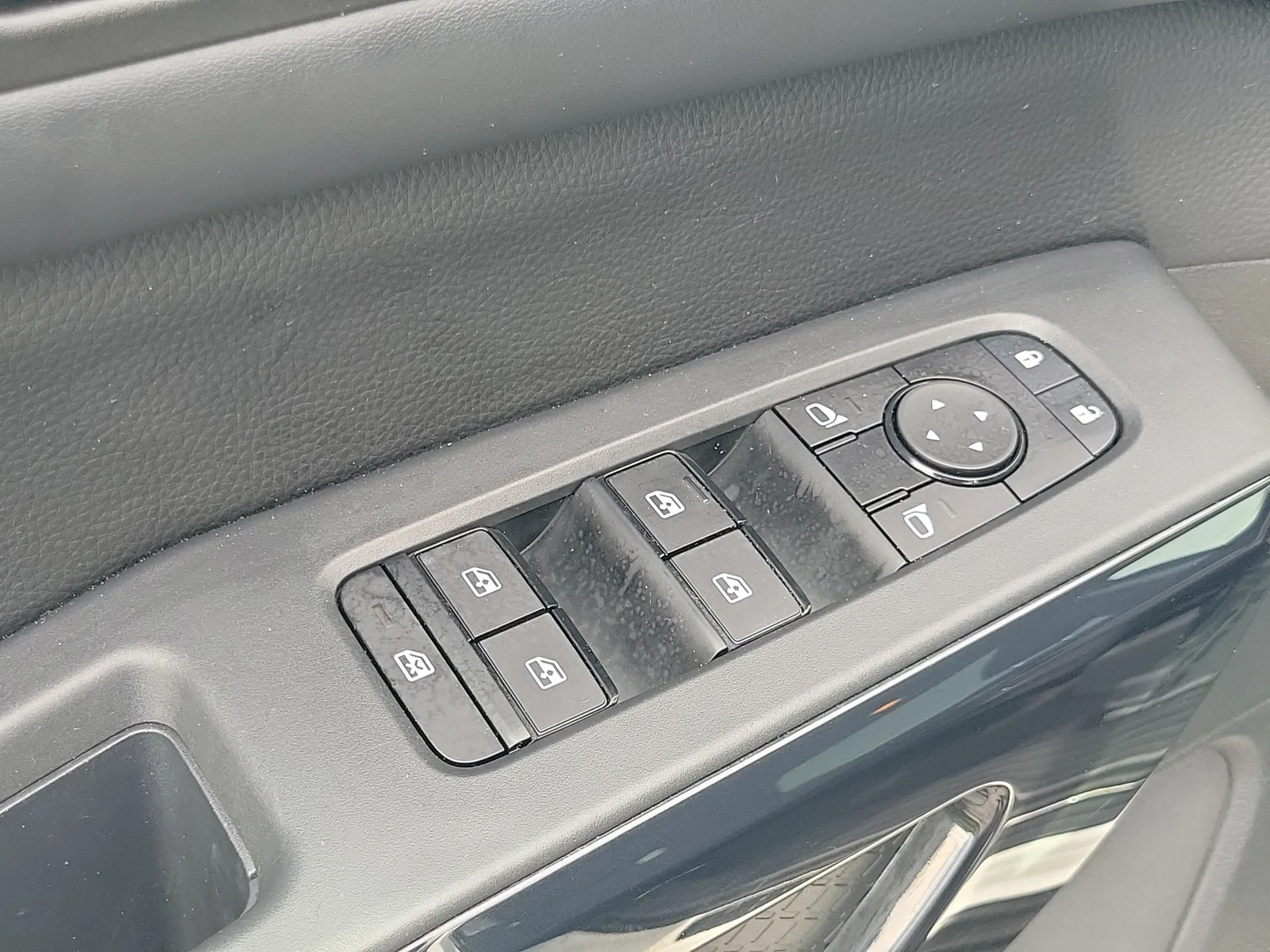 2024 Nissan Pathfinder SV photo 22