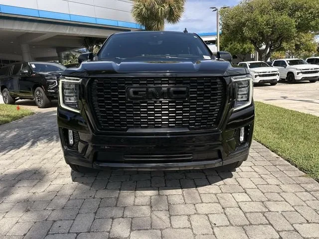2021 GMC Yukon Denali photo 19