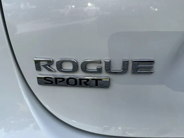 2022 Nissan Rogue Sport SV photo 38