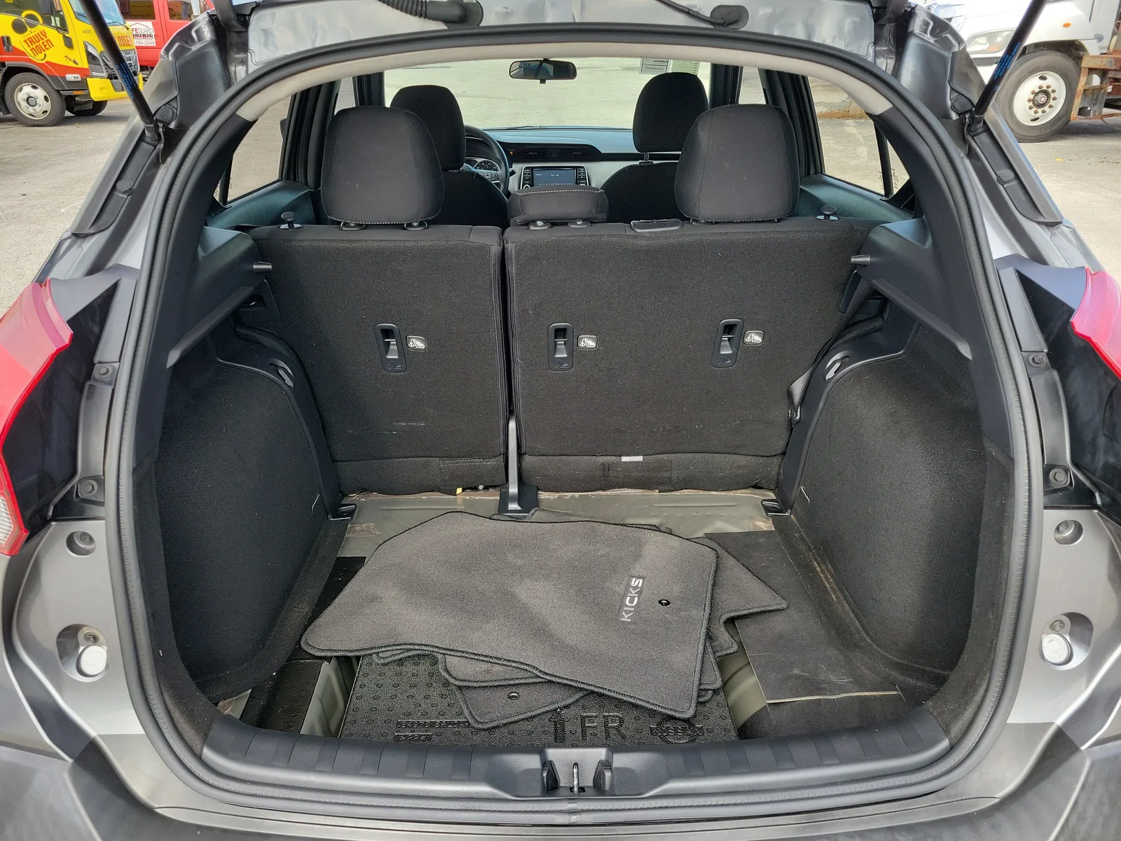2020 Nissan Kicks S photo 12