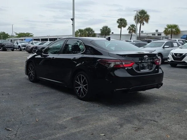 2023 Toyota Camry SE photo 5