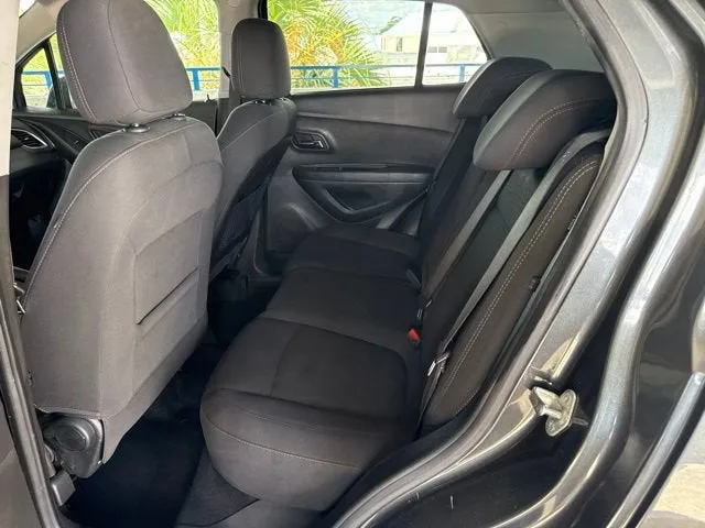 2020 Chevrolet Trax LS photo 3