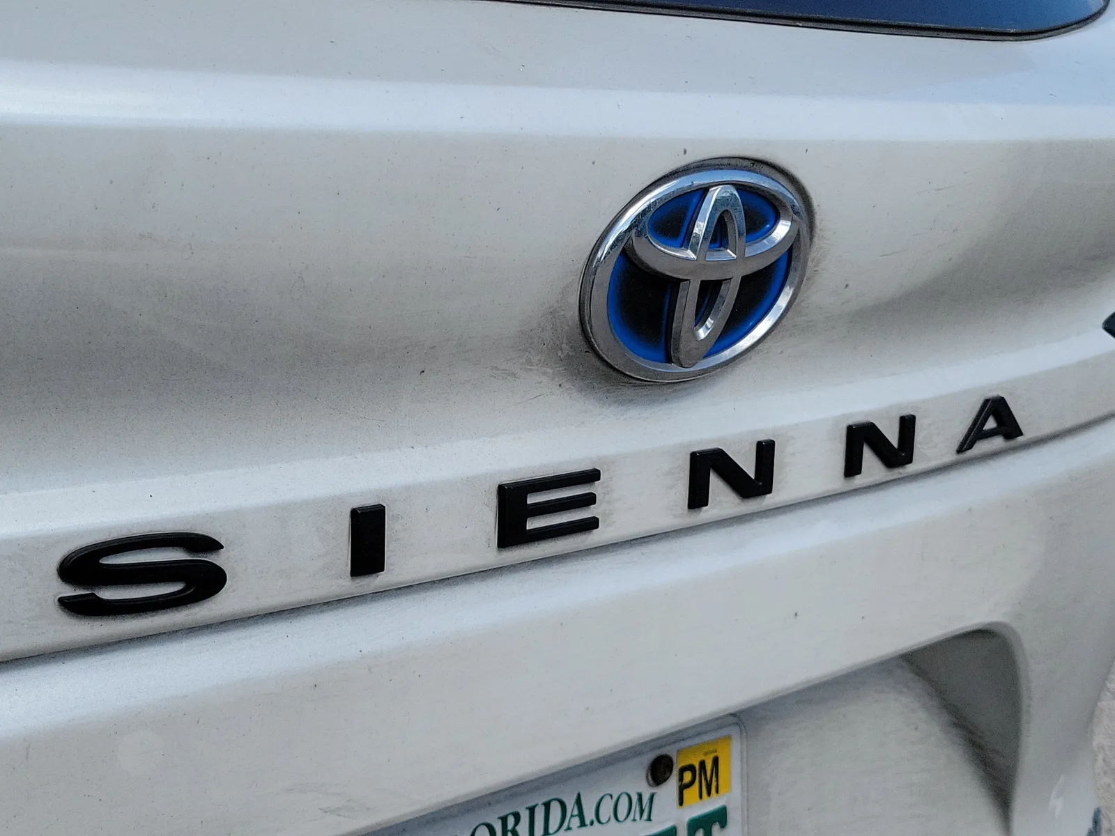 2025 Toyota Sienna XLE photo 11