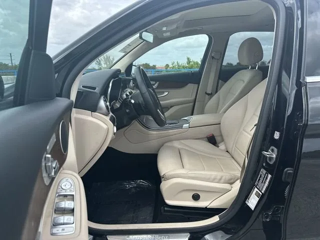 2022 Mercedes-Benz GLC GLC 300 photo 22
