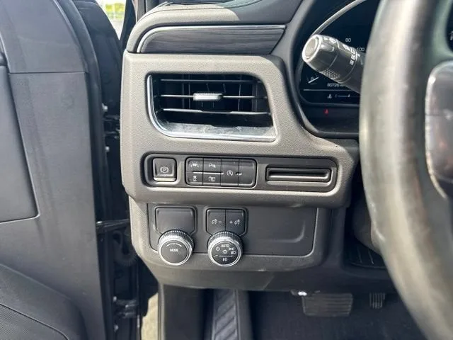 2023 GMC Yukon XL SLT photo 9