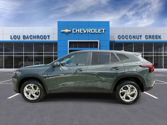 2025 Chevrolet Trax LS photo 5