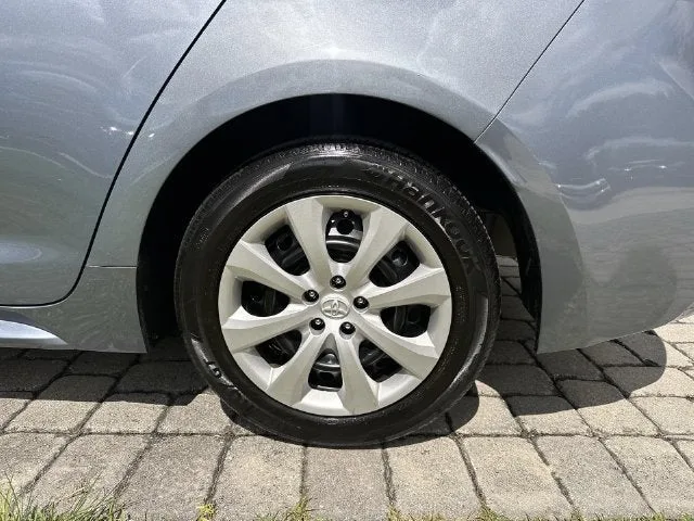 2024 Toyota Corolla LE photo 11
