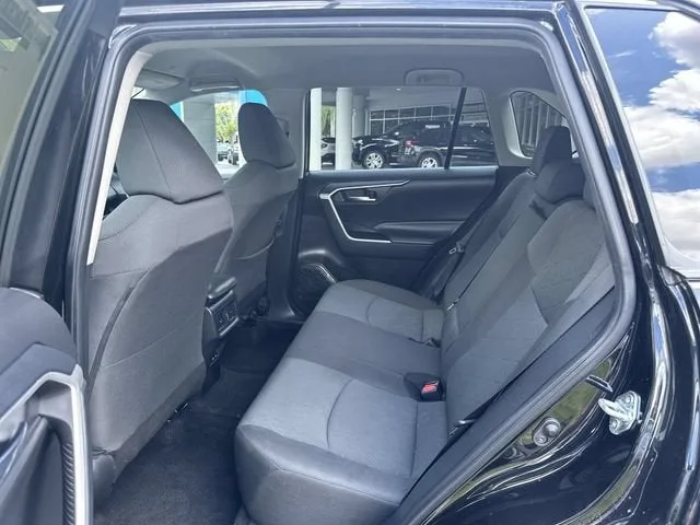 2024 Toyota RAV4 XLE photo 27