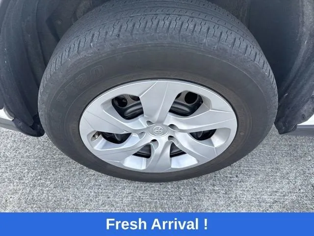 2024 Toyota RAV4 LE photo 18