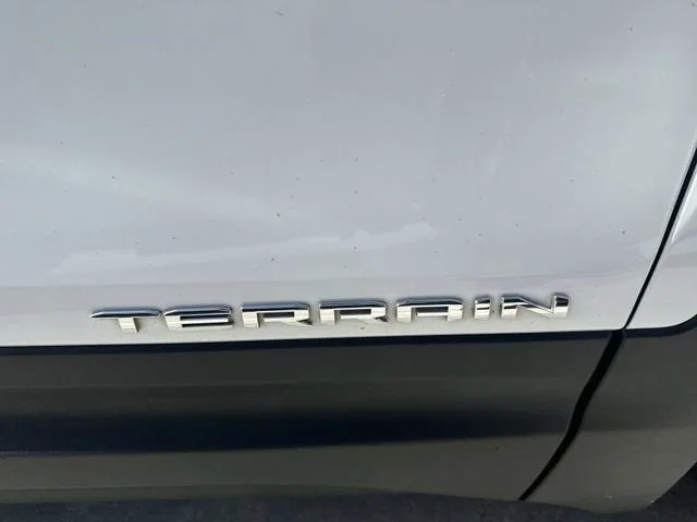 2024 GMC Terrain SLE photo 12