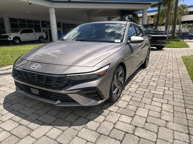 2025 Hyundai Elantra SEL Convenience photo 20