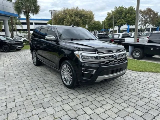2022 Ford Expedition Platinum photo 16