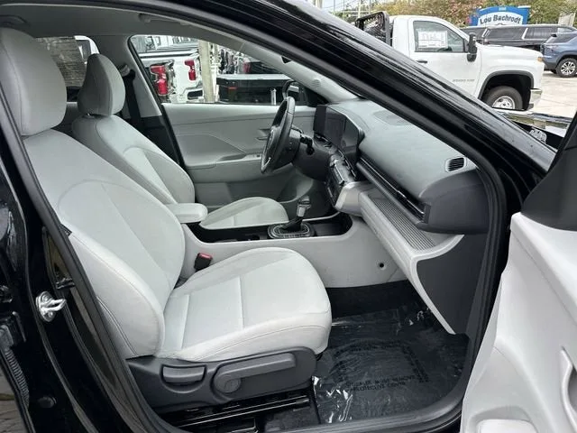 2025 Hyundai Kona SEL photo 29
