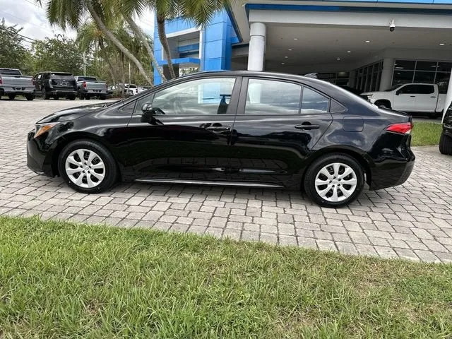 2024 Toyota Corolla LE photo 32
