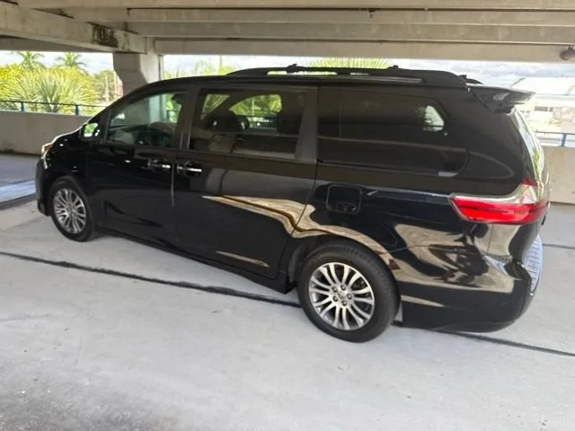 2020 Toyota Sienna XLE Auto Access Seat photo 17