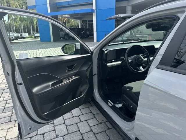 2025 Hyundai Kona SEL photo 22