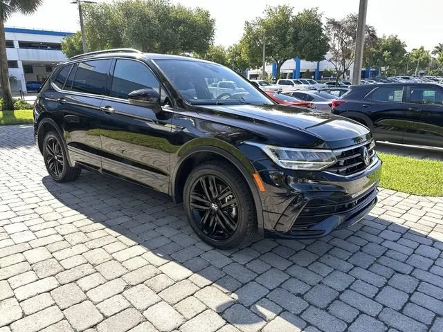 2022 Volkswagen Tiguan SE R-Line Black photo 16