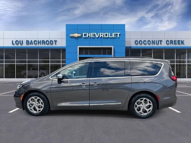 2023 Chrysler Pacifica Limited photo 5