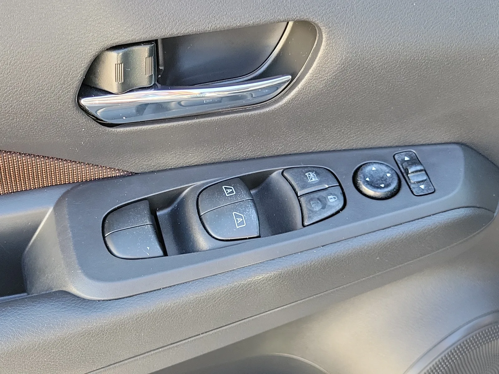 2021 Nissan Kicks SR photo 24