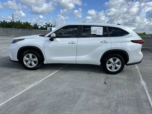 2023 Toyota Highlander L photo 33