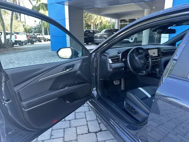 2025 Toyota Camry LE photo 22