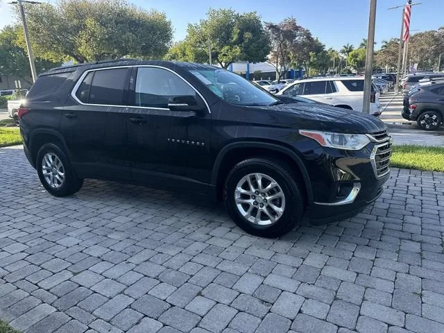 2021 Chevrolet Traverse LT Leather photo 16