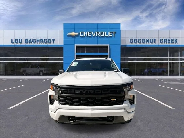 2025 Chevrolet Silverado 1500 Custom photo 3