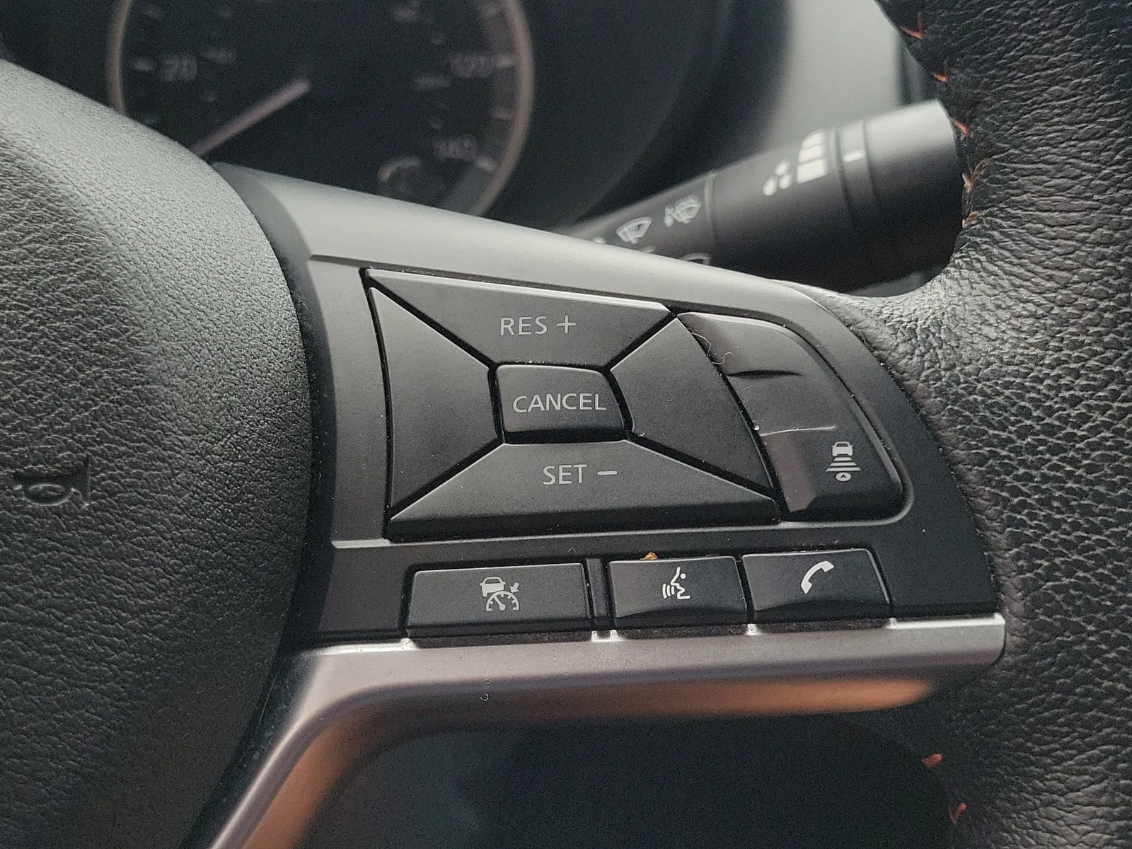 2025 Nissan Versa SR photo 23