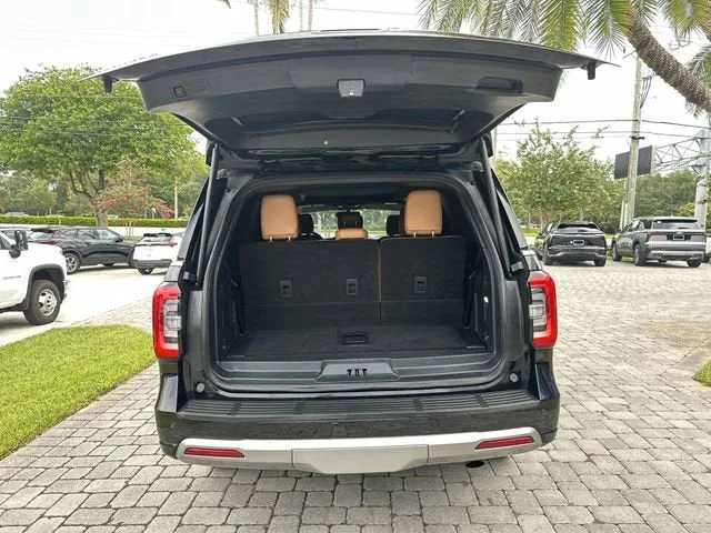 2022 Ford Expedition Platinum photo 28